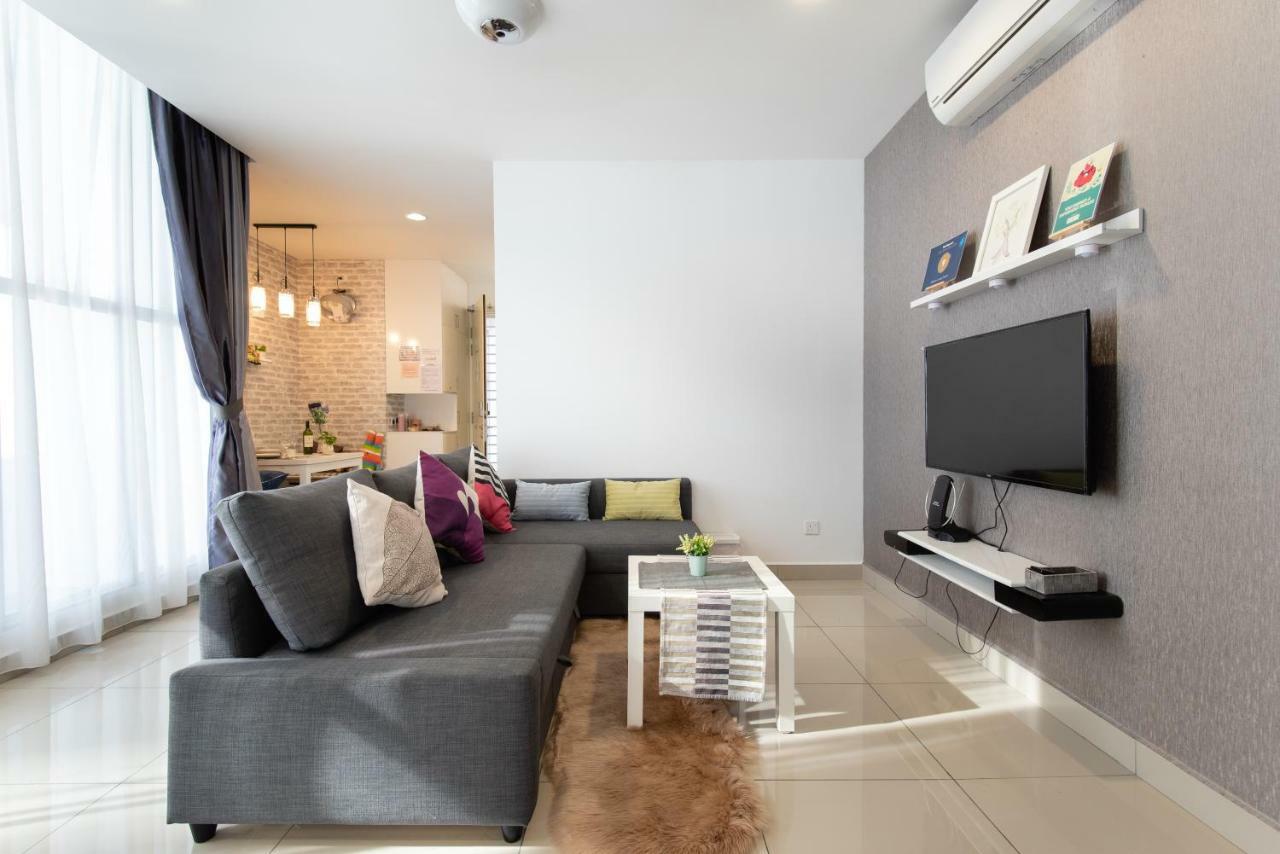 Modern Luxury Studio Apartment Seri Kembangan Luaran gambar