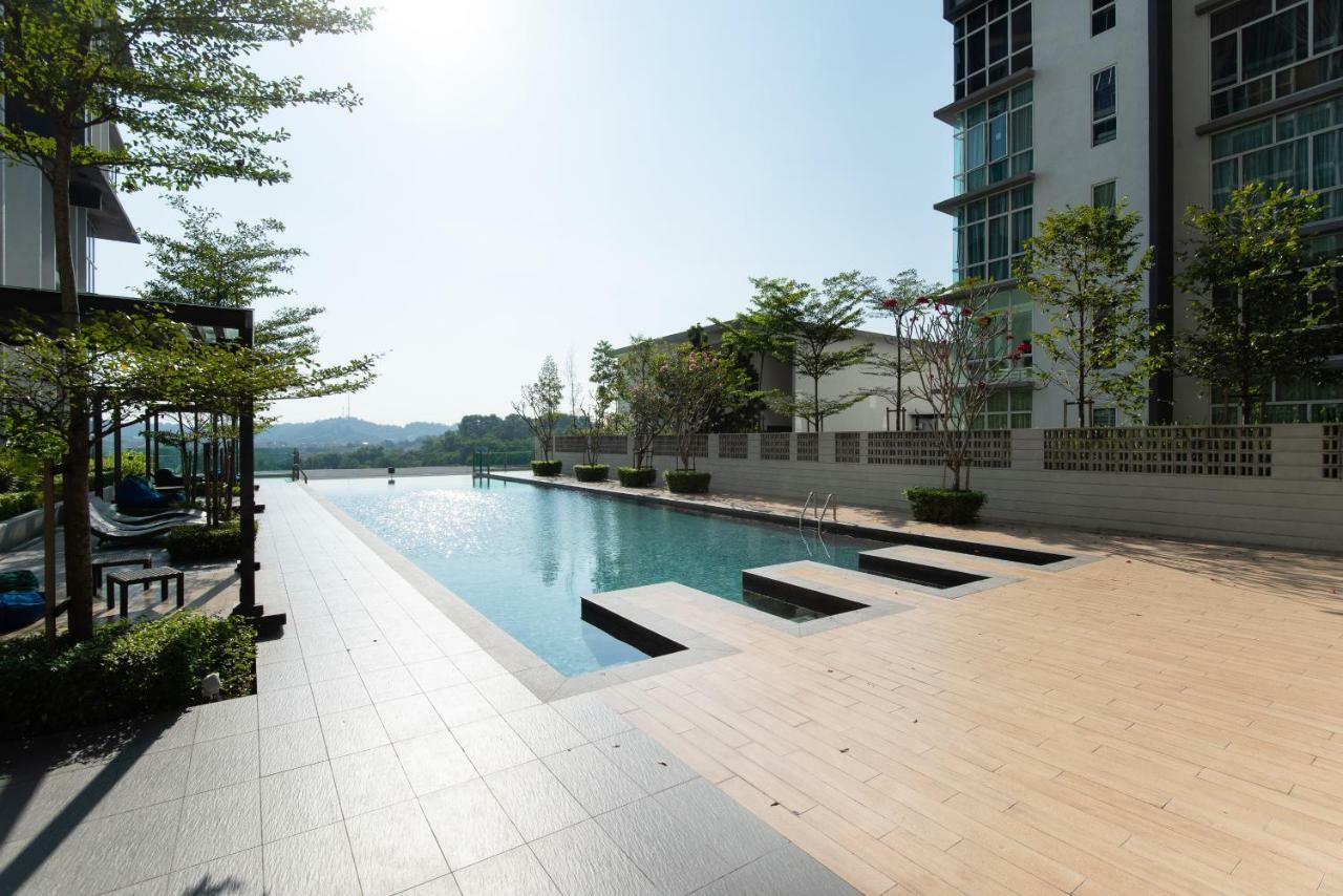 Modern Luxury Studio Apartment Seri Kembangan Luaran gambar